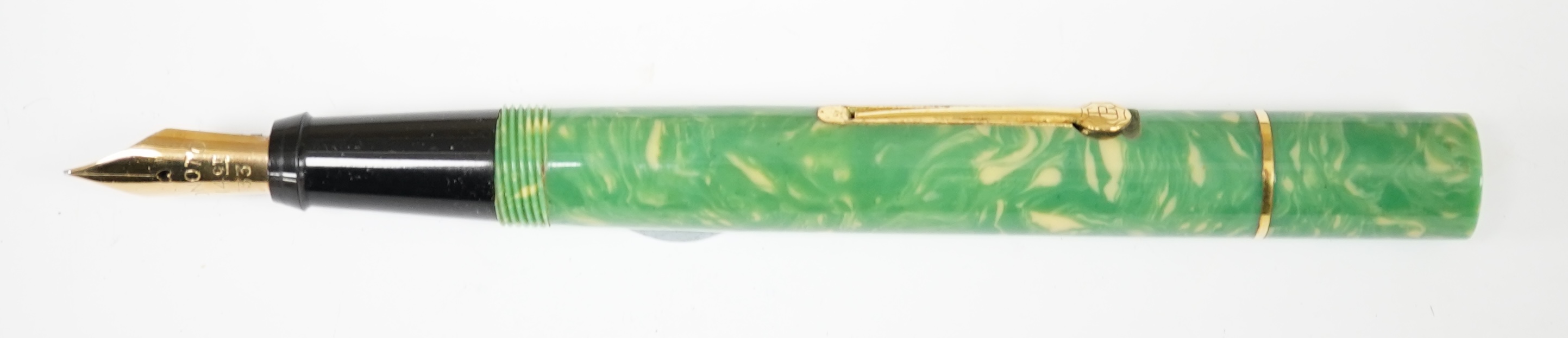 A De La Rue Onoto lever filler in green with rolled gold bands